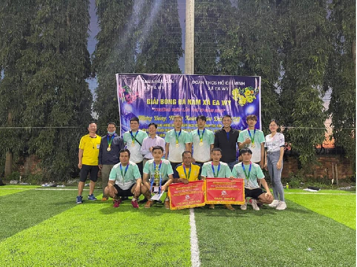 Xã Ea Wy tổ chức giải bóng đá nam thường niên lần thứ XI